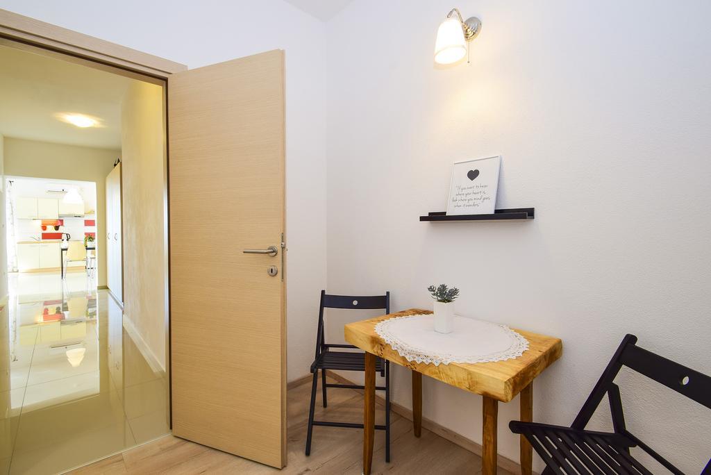 Amadrian Apartments Šibenik Buitenkant foto