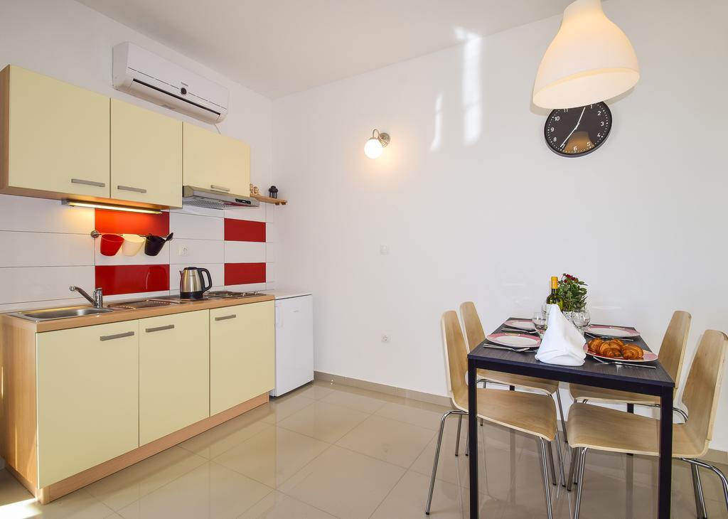 Amadrian Apartments Šibenik Buitenkant foto