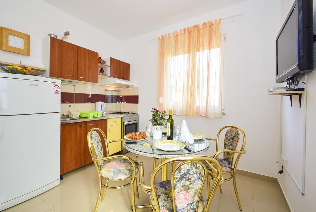 Amadrian Apartments Šibenik Kamer foto