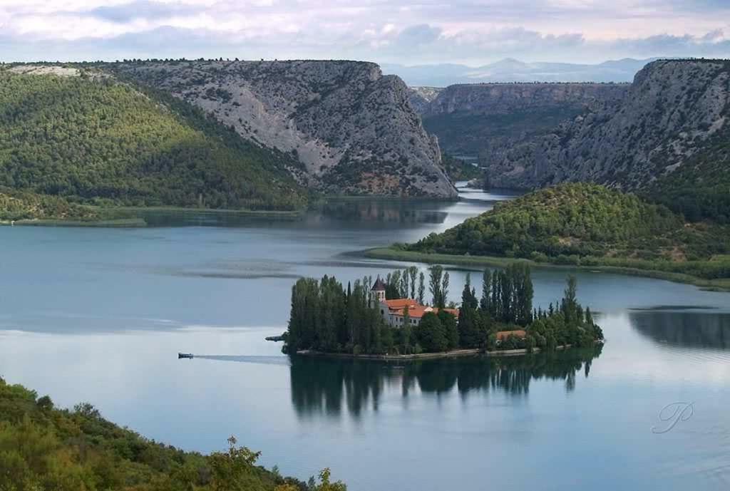 Amadrian Apartments Šibenik Buitenkant foto