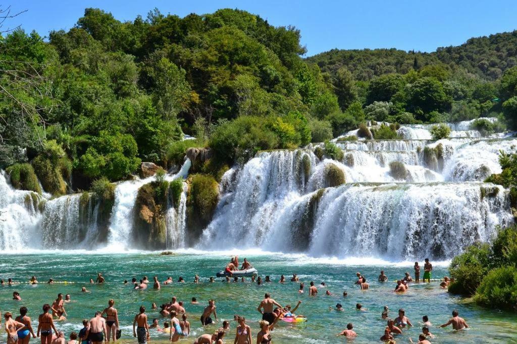Amadrian Apartments Šibenik Buitenkant foto